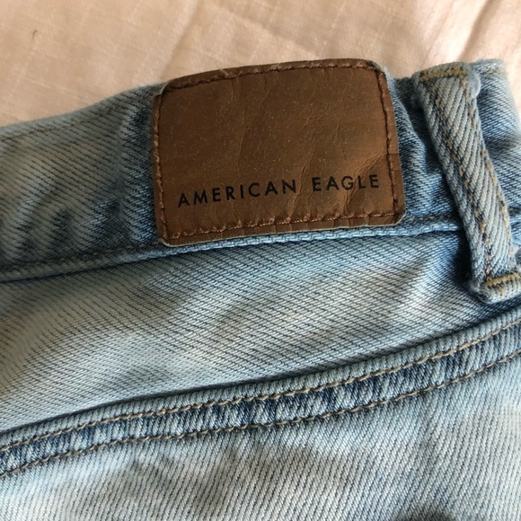 AMERICAN EAGLE DISTRESSED DENIM MOM SHORT SIZE 8 - Picture 7 of 12